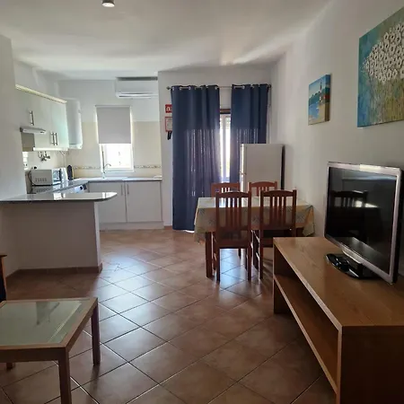 アパートホテル Castelos Da Rocha 4*
