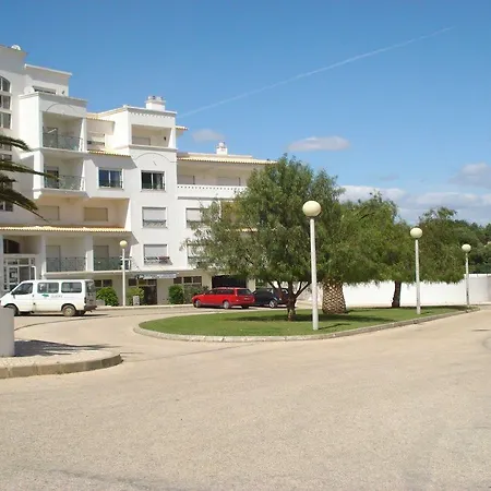 アパートホテル Castelos Da Rocha 4*