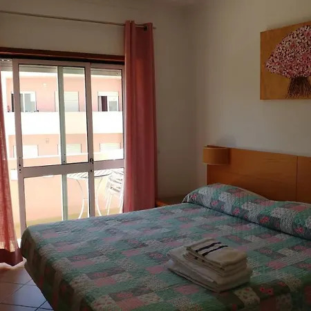 卡斯特罗达罗沙公寓 4*