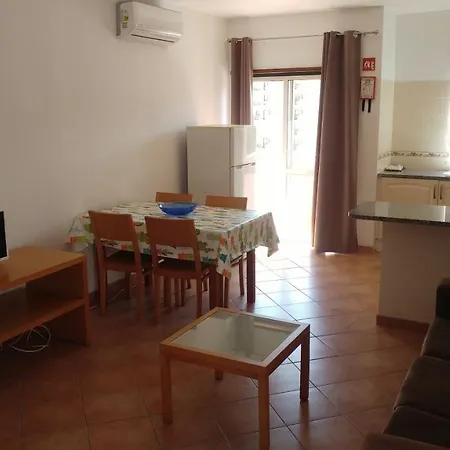 卡斯特罗达罗沙公寓 4*