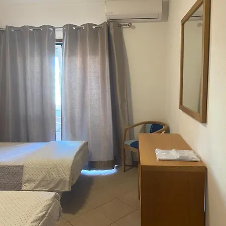 卡斯特罗达罗沙公寓 4*