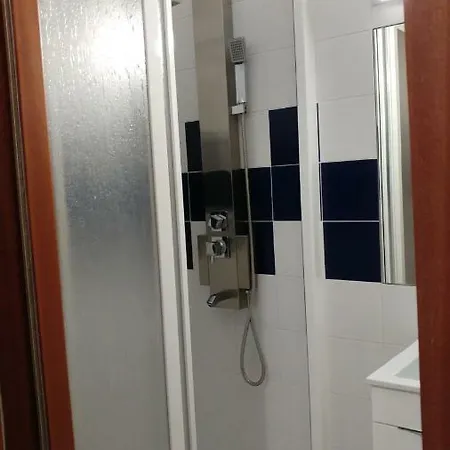 卡斯特罗达罗沙公寓 4*