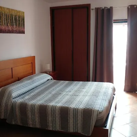 卡斯特罗达罗沙公寓 4*